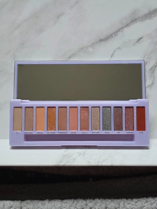 Urban Decay Other - Urban Decay Naked CYBER EyeShadow Palette